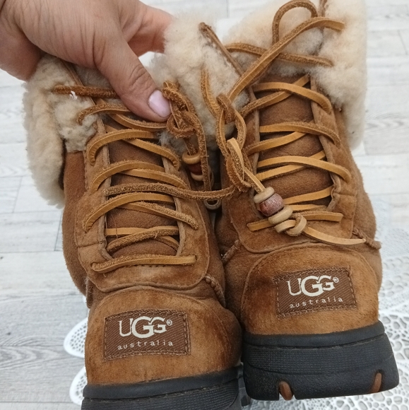 UGG Australia Chestnut Brown Back Lace Up Short Bootie - Picture 1 of 15